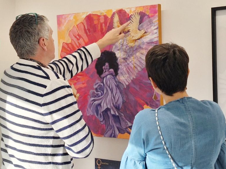 Un très bon accueil du public en exposition pour cette toile contemporaine intitulée : comme l'oiseau.